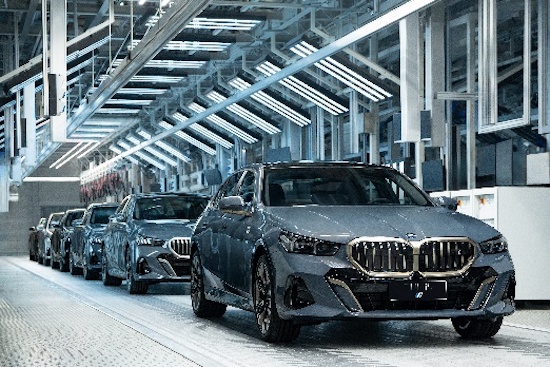 超越行业的标准 淬炼全新BMW 5系长轴距版至臻豪华品质_fororder_image001