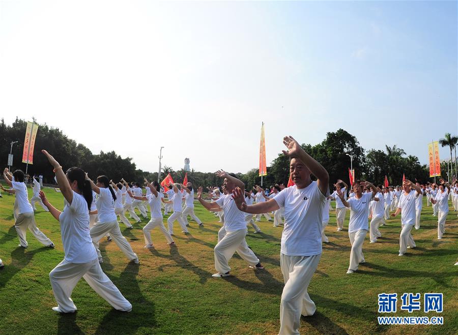 海南三亚：千人舞太极