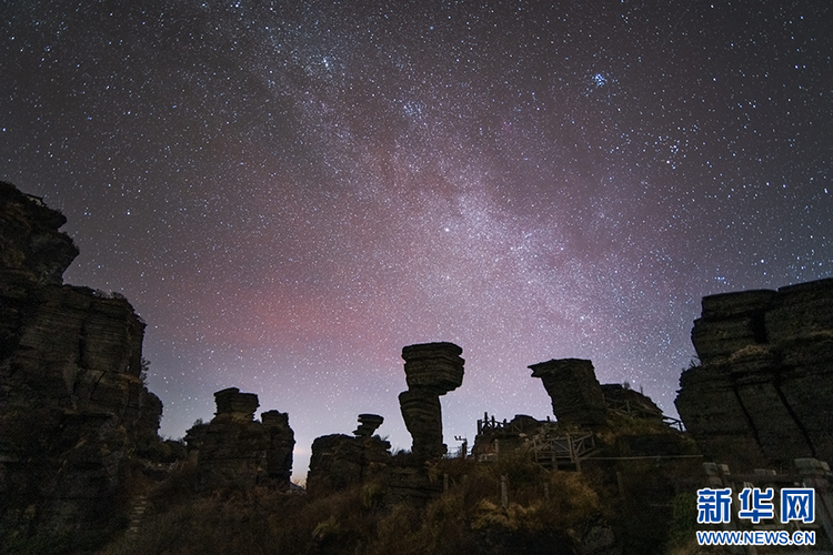 星空下的梵净山 犹如仙境