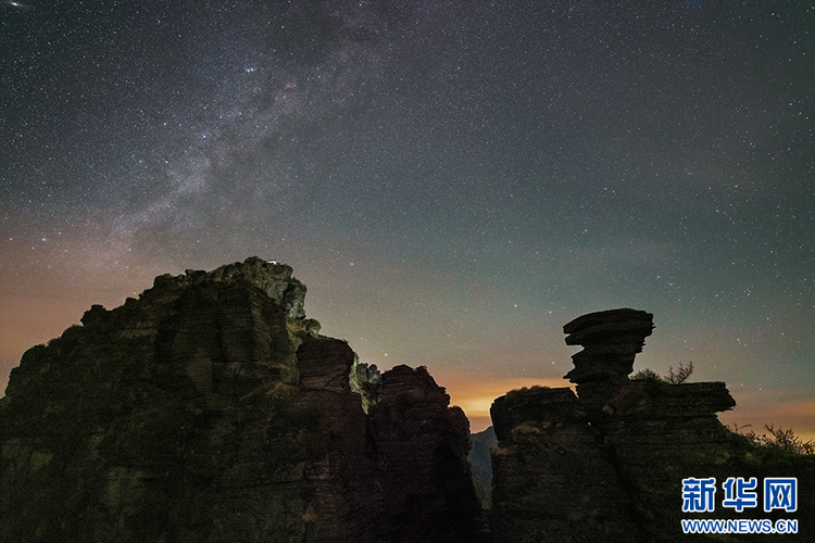 星空下的梵净山 犹如仙境