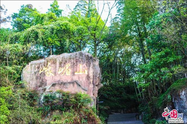 童话一样美丽的峨眉山，绿水青山就是金山银山