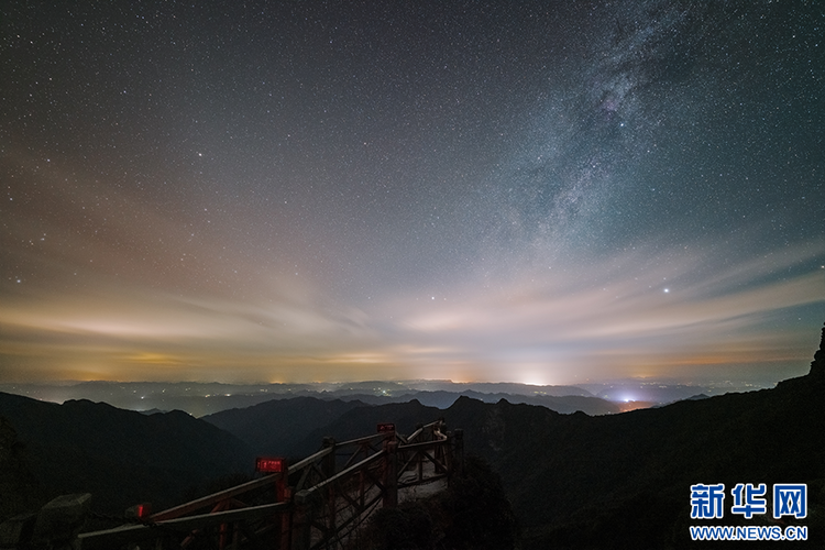 星空下的梵净山 犹如仙境