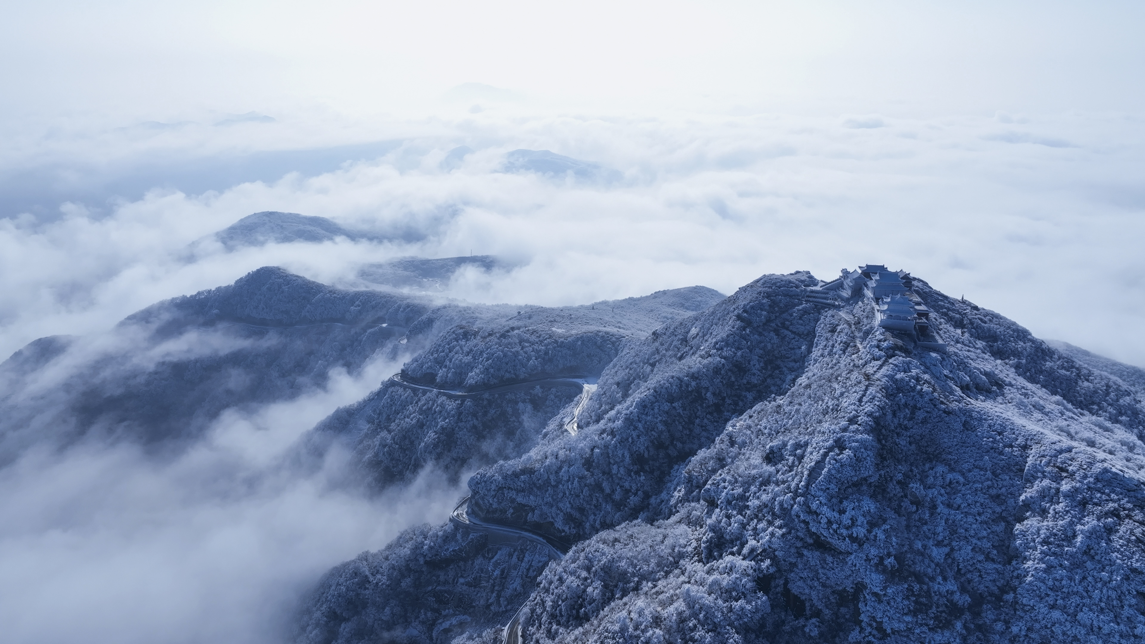 飞雪落成诗 一秒入仙境！雪后河南 美出“天际”