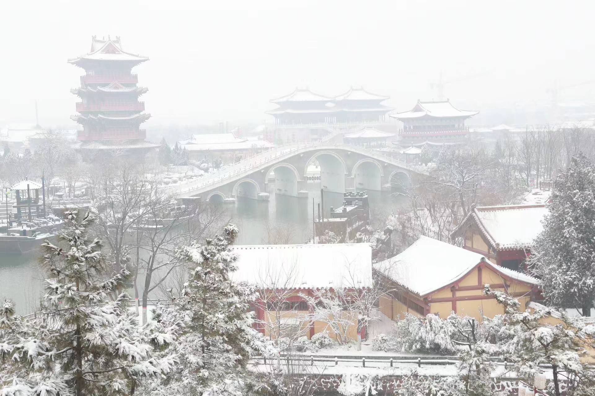 飞雪落成诗 一秒入仙境！雪后河南 美出“天际”