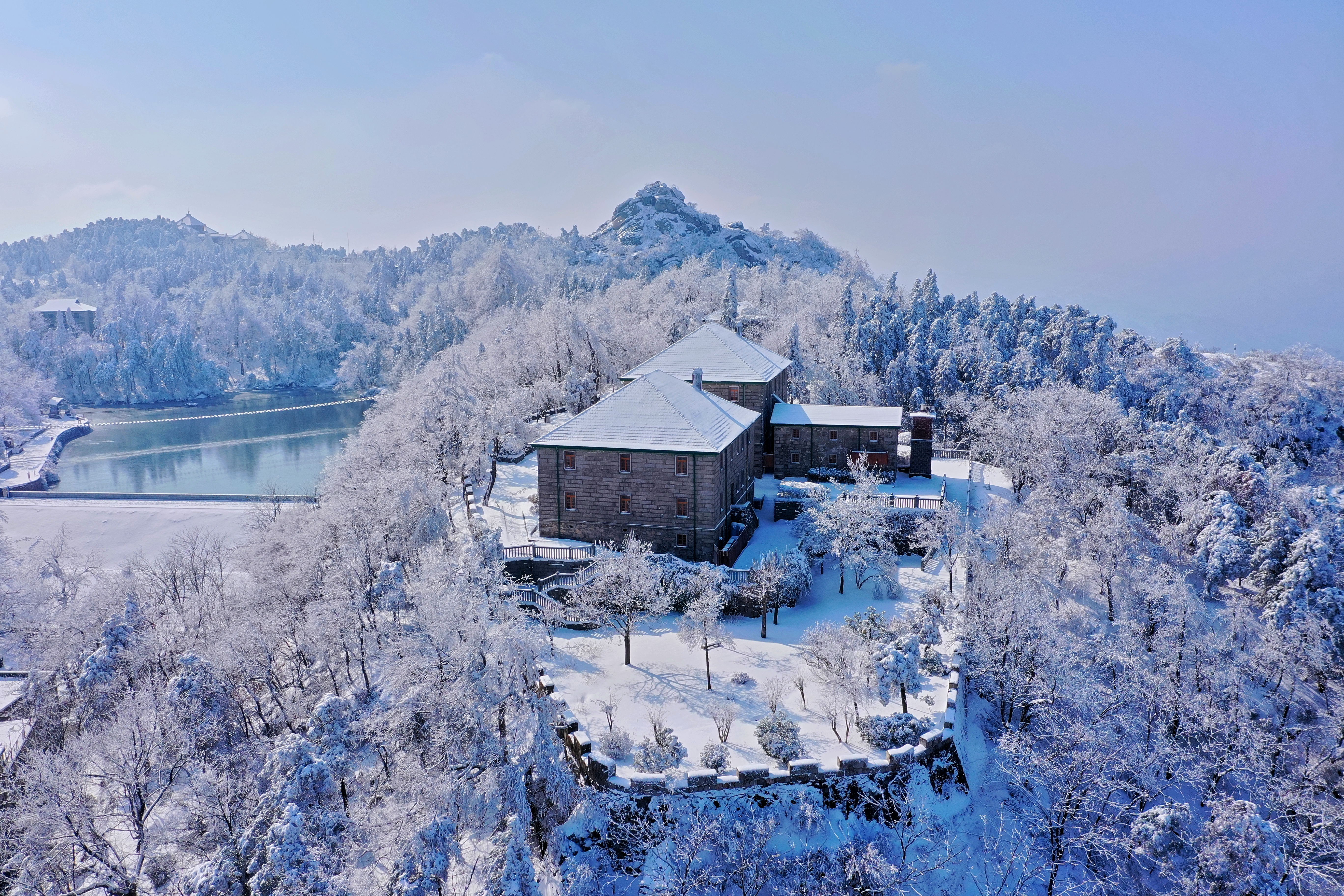 飞雪落成诗 一秒入仙境！雪后河南 美出“天际”