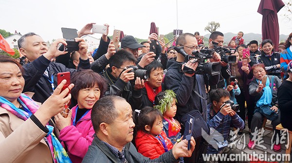 【汽车旅游图片】【十堰】【主页标题】丹江口全域四季游走进丁家营【内容页标题】丹江口全域四季游走进丁家营 游客纷至沓来赏美景尝美食寻乡愁