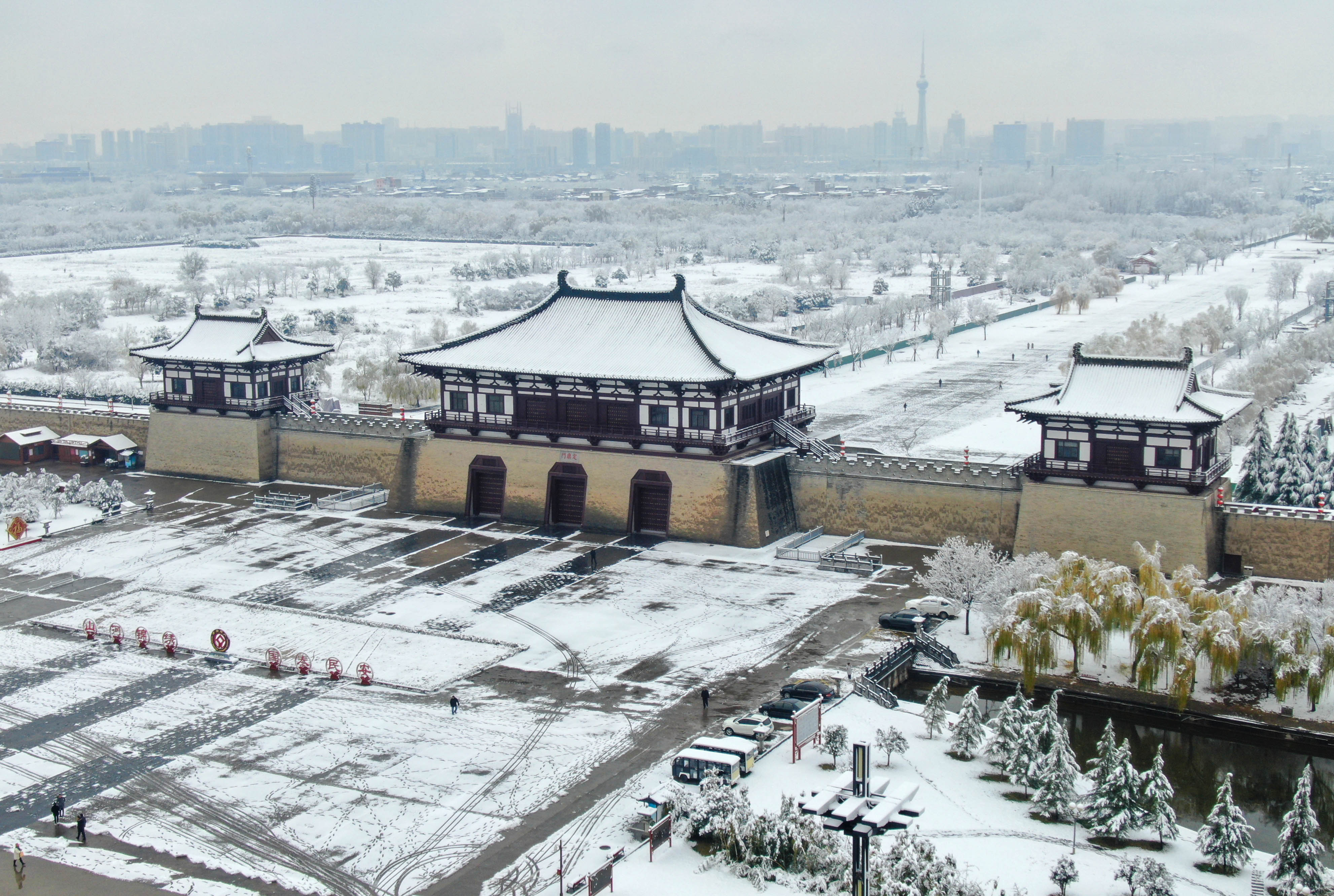 飞雪落成诗 一秒入仙境！雪后河南 美出“天际”