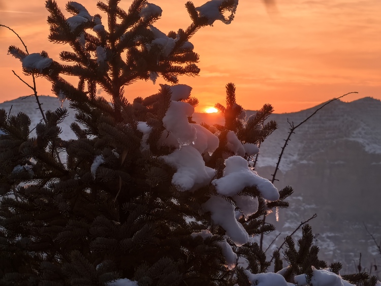 一起去峡谷 追一场雪景日落_fororder_微信图片_20231213094715