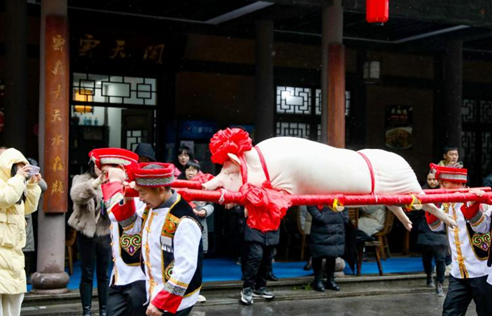 重庆南川：神龙峡年猪文化节火热开启_fororder_微信图片_20231218112825