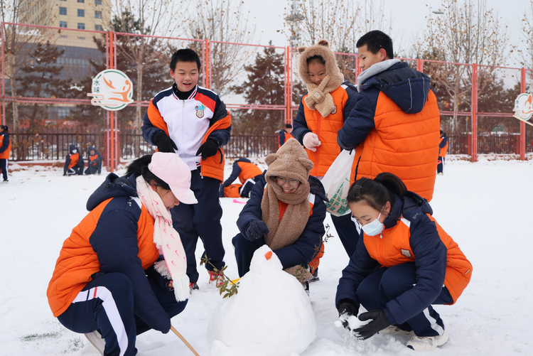 沧州市运河区：冰雪运动扮靓冬日校园_fororder_图片3