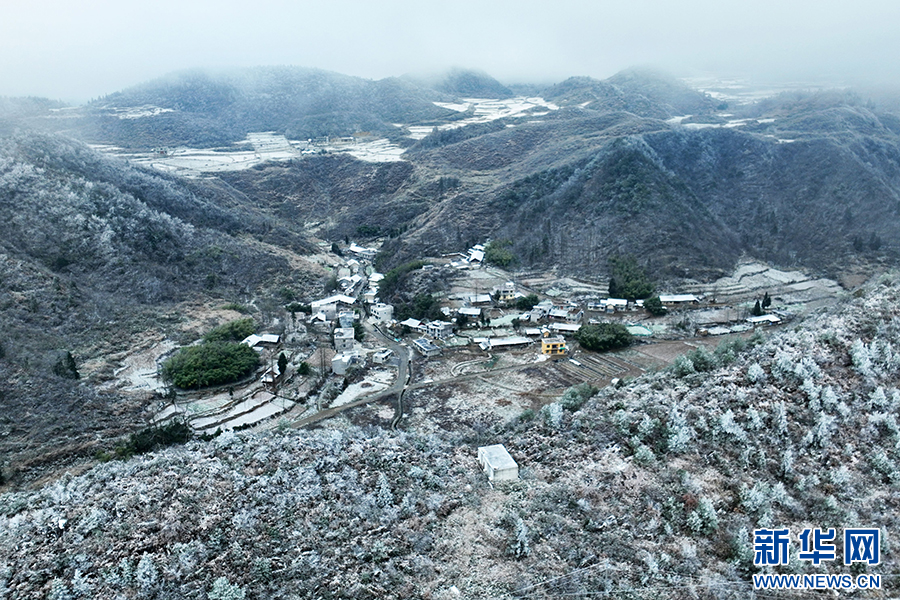 重庆酉阳：雪落天山堡 美景入画来