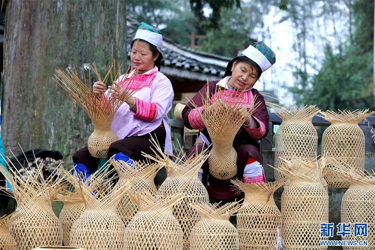 贵州榕江：赶制灯笼迎新年