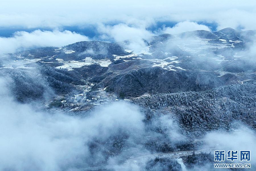 重庆酉阳：雪落天山堡 美景入画来