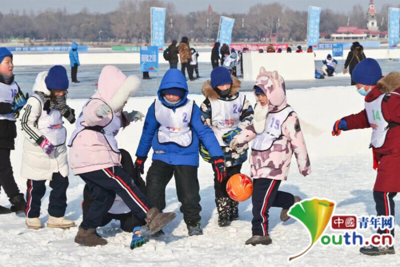 黑龙江赏冰乐雪系列活动启动 全国游客松花江上“玩嗨”