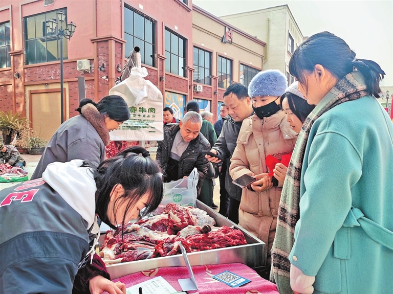 信阳年货市场红红火火迎新年