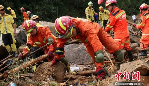 直击浙江遂昌山体滑坡“救援黄金72小时”