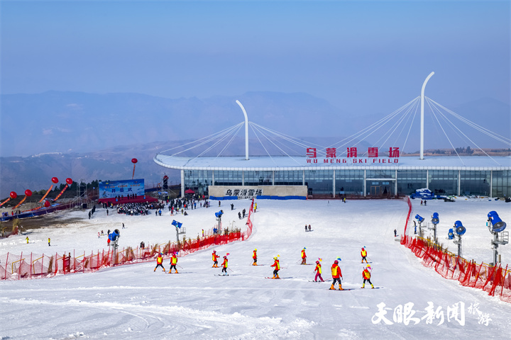 冬游凉都“趣”滑雪