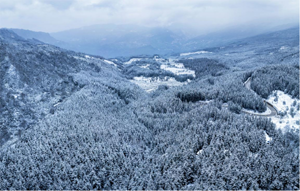 乐山马边：雪中仰天窝 灵动“美术馆”_fororder_未标题-1