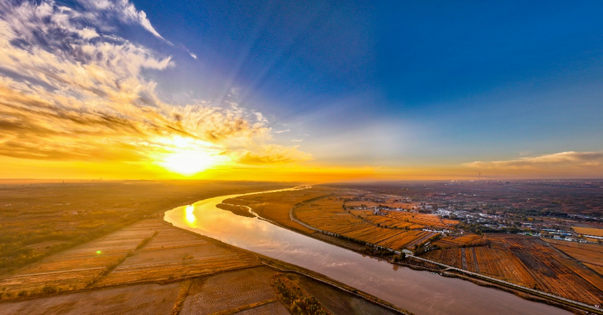 Picturesque Yellow River in Early Winter_fororder_图片12