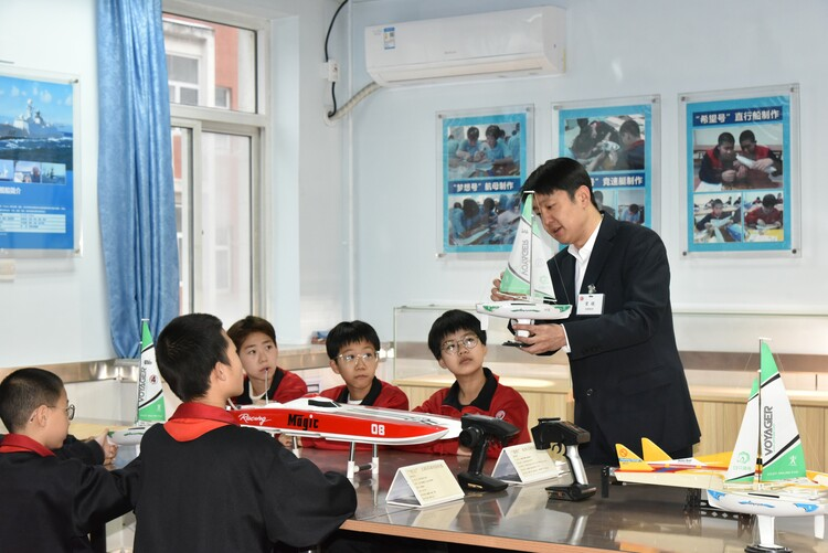 Shijiazhuang Yuhua: Primary and Secondary Students Immerse Themselves in Charms of Science and Technology_fororder_图片25