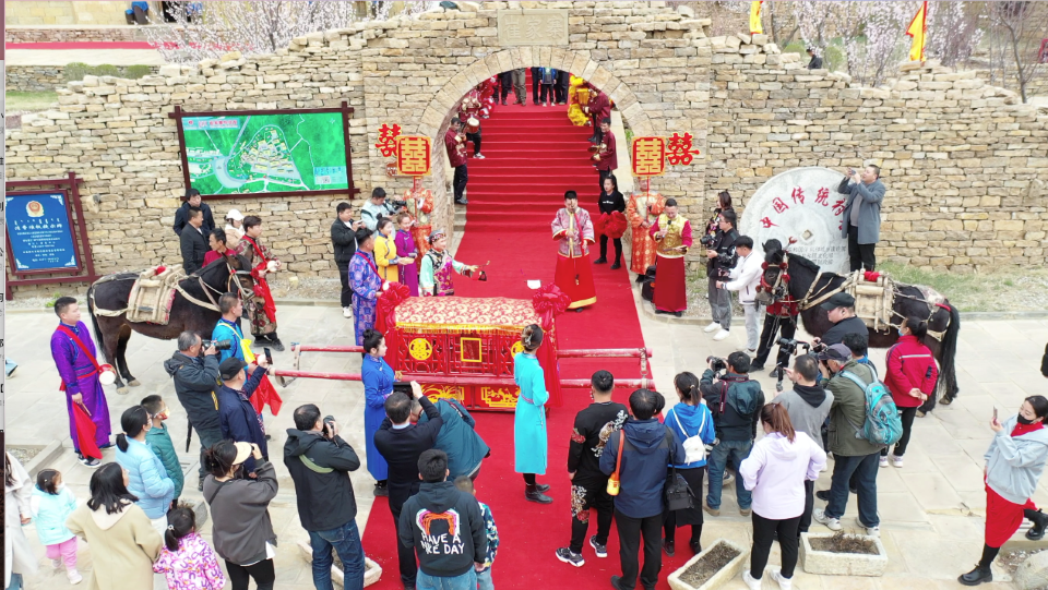 Mule-laden Sedan Wedding Reappears in Cuijiazhai Village, Jungar Banner_fororder_图片51