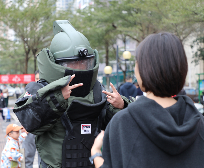 防城港公安警营开放日“警”彩纷呈_fororder_ec183853de0832e23d859b349b17521f