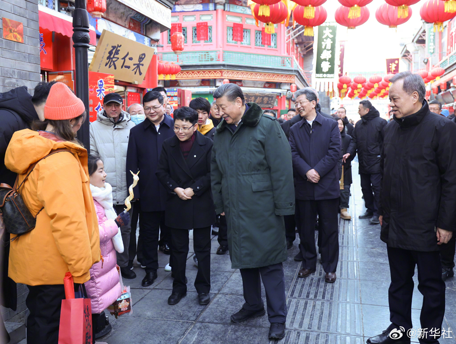 习近平春节前夕在天津看望慰问基层干部群众_fororder_11