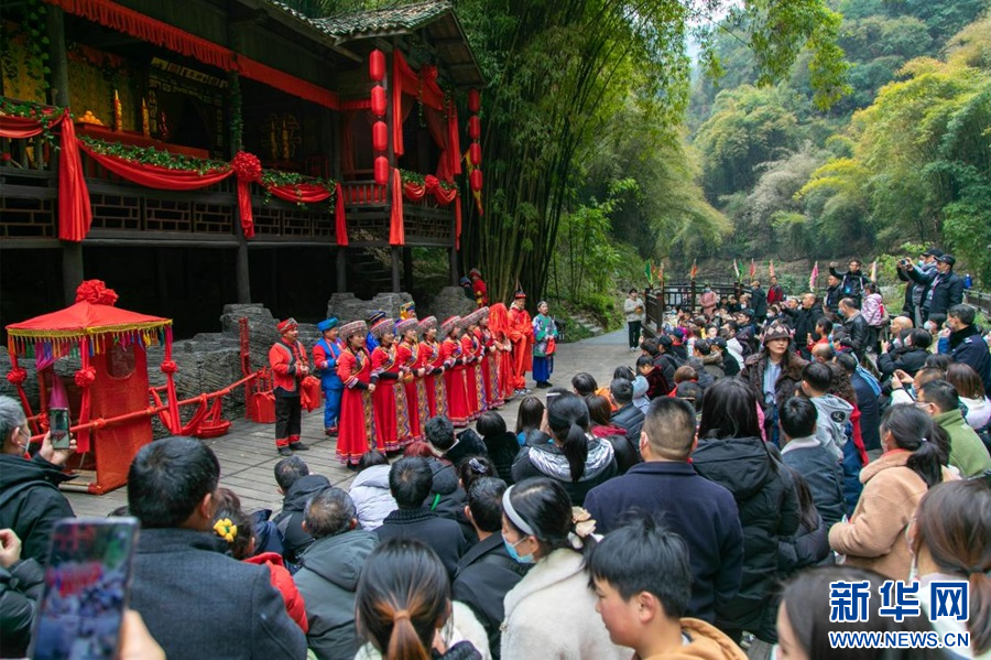 湖北宜昌：假日游赏峡江好风光