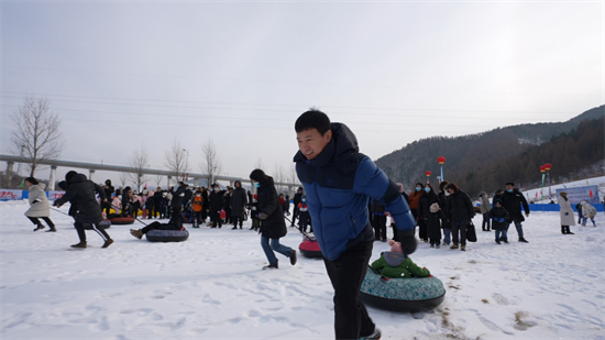 延边州安图县举办“健康吉林 乐动冰雪”第六届全民上冰雪活动_fororder_图片7