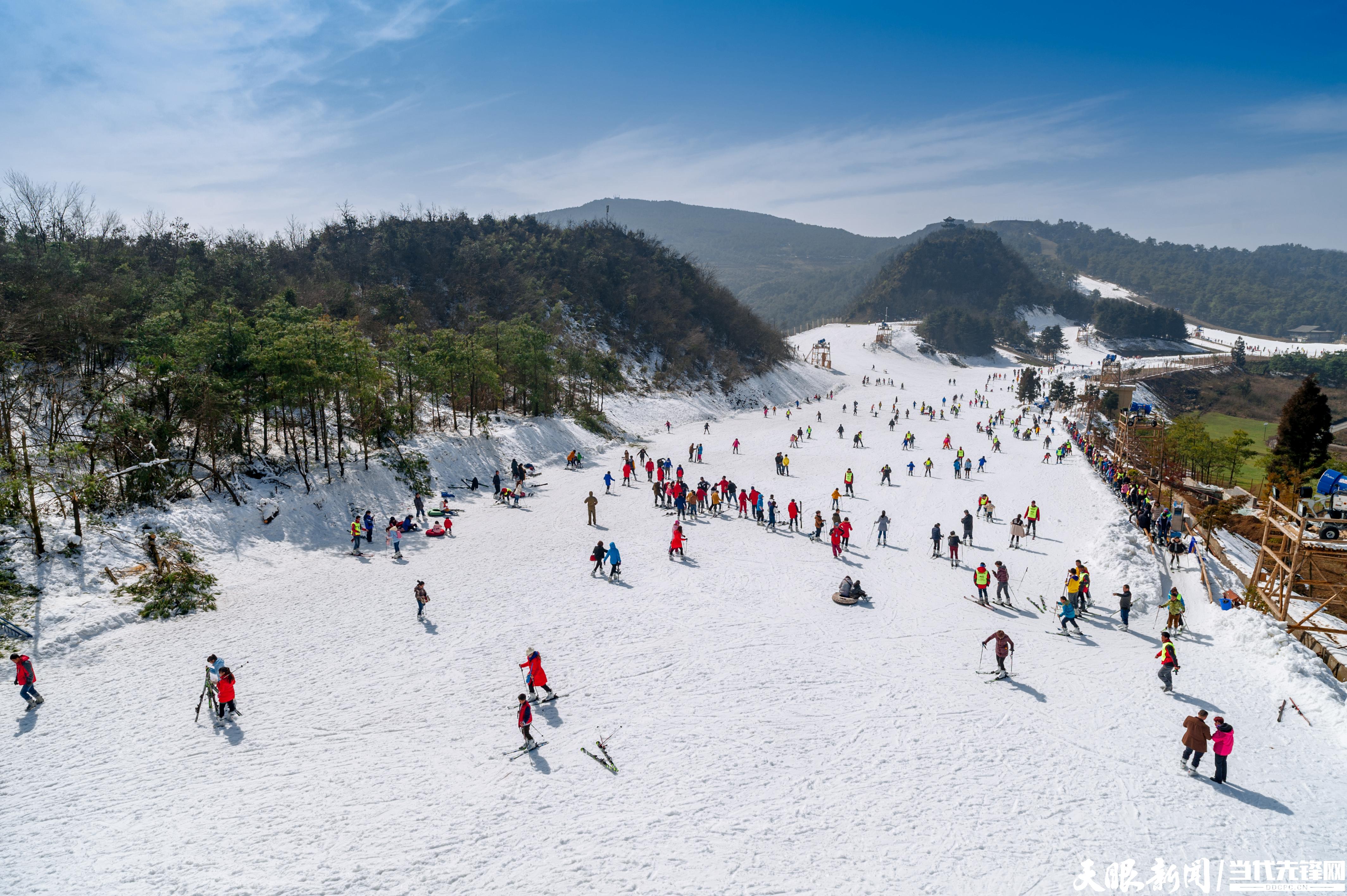 滑雪开板 温泉热浴｜冰火相融点燃冬季旅游市场