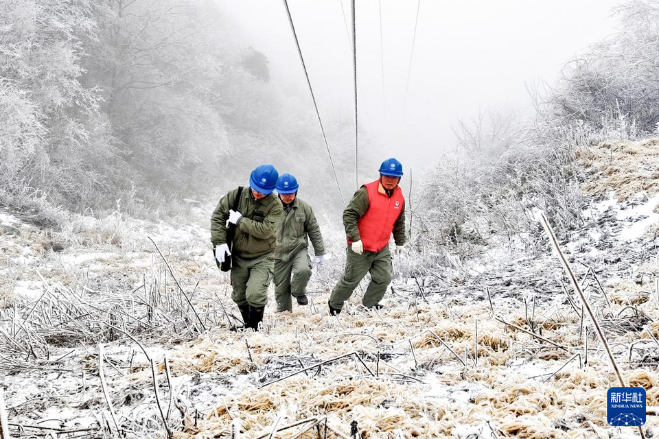 湖北：雨雪中的温暖守护