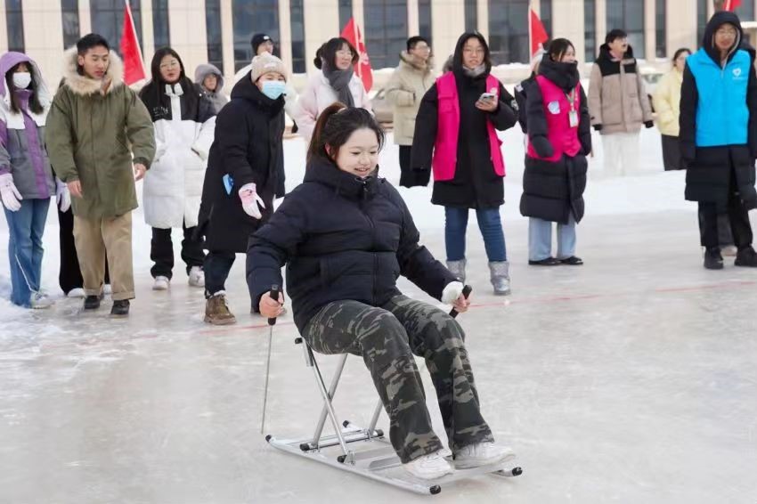 黑龙江中医药大学举办冰雪趣味运动会_fororder_5