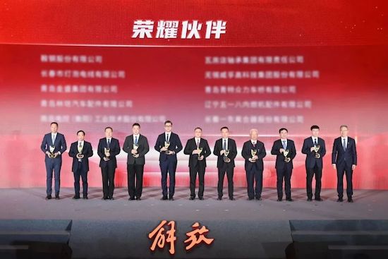 700家供应商及合作伙伴共聚 一汽解放2024年新车型推介暨采购会召开_fororder_image008