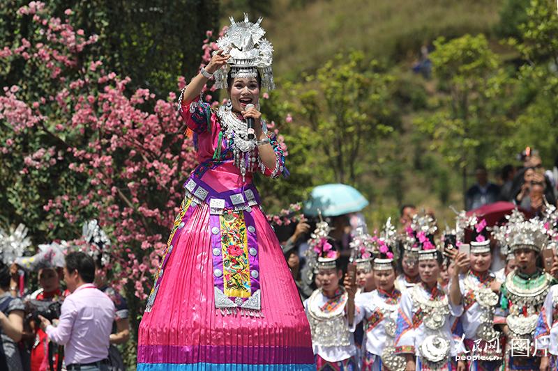 湖南：数万游客通道欢度侗族“情人节”