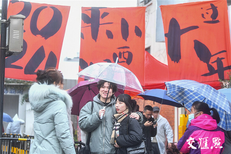 城市更新人情暖 腊八粥里年味浓