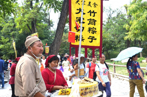 【旅游资讯-文字列表】2019开封万岁山菊展：赏菊花 观武侠