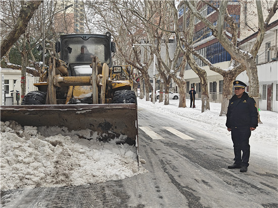 信阳市平桥区：铲冰除雪保畅通_fororder_微信图片_20240223141738