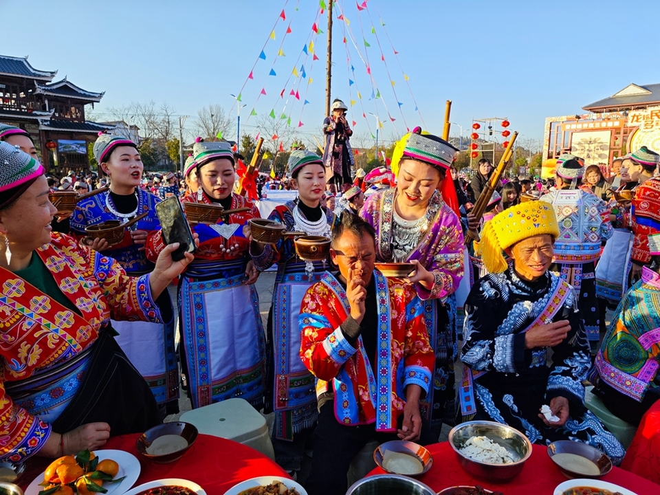 安顺经开区诚邀八方来客 共享春日美好时光_fororder_高山流水敬酒 摄影戴胜信