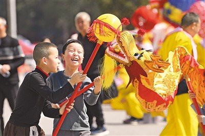 佳节临近，网友期待丰富多彩的节日活动——热热闹闹迎元宵节