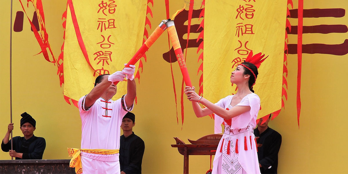 广西宁明“三月三”传圣火 花山零距离公祭“骆越王”_fororder_宁明