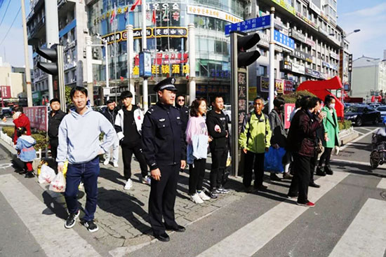 02【吉林】【供稿】延边州延吉市2000余名交警上街整治不文明交通行为