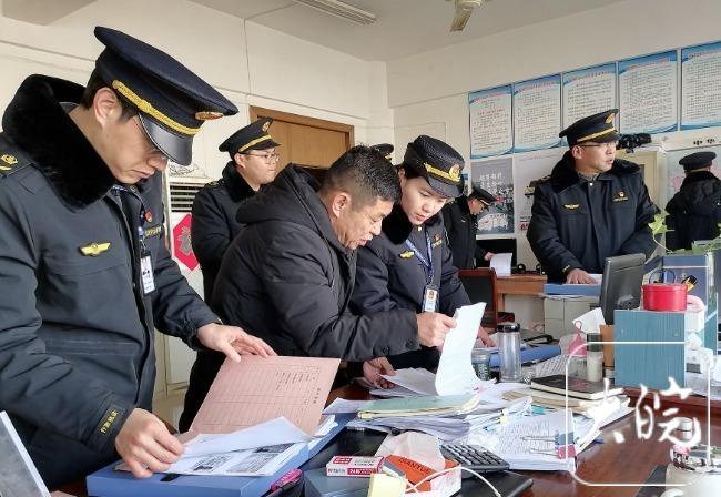 新春走基层|春运将至，记者探访淮南车站、渡口