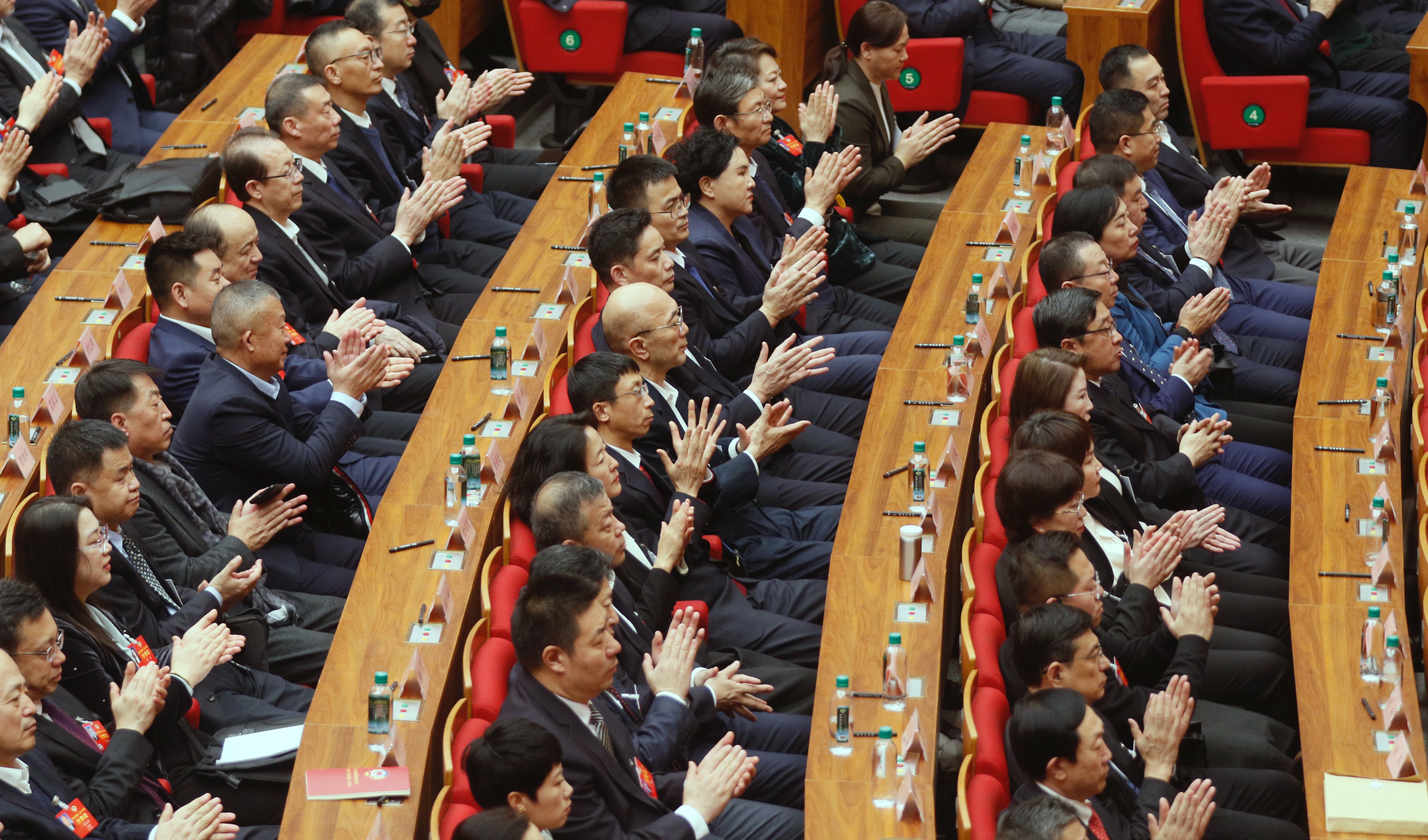 政协黑龙江省第十三届委员会第二次会议闭幕