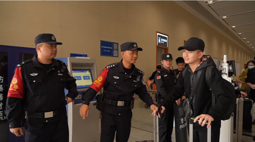 【家在国门边】东兴市站派出所副所长陆思霖：“国门铁警”护航中外旅客“平安路”_fororder_图片1