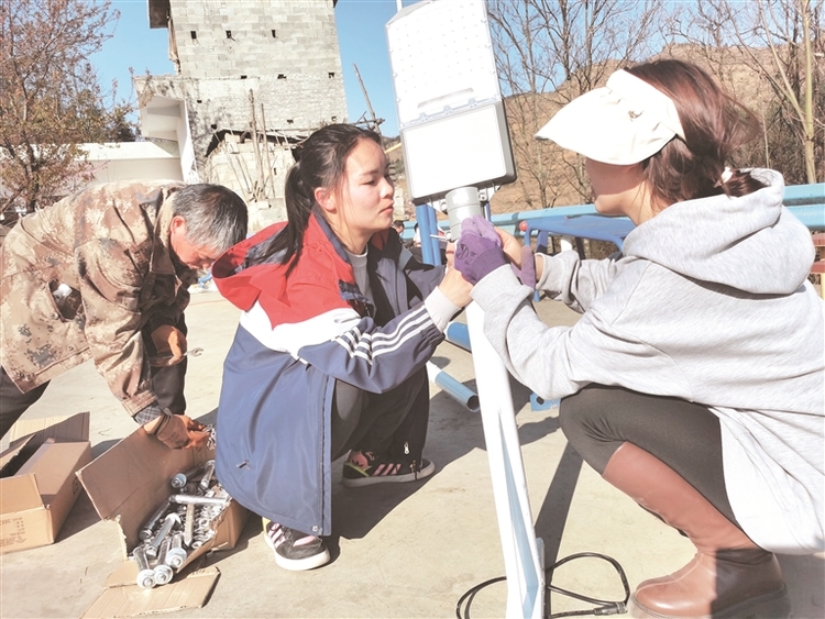 盘州市本歹村驻村第一书记杨丽： 这里就像我的另一个家