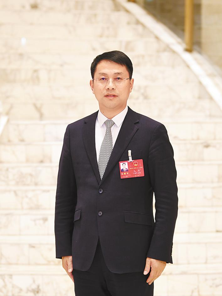 省人大代表郧西县委副书记,县长 王兵湖北日报全媒记者 袁超一 通讯员