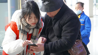 【新春走基层】湖南新邵春运首日：“暖冬”行动让回家的路更温暖_fororder_2222