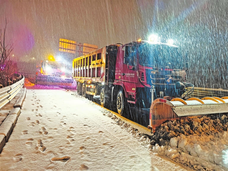 河南各部门多措并举 迎战风雪保平安