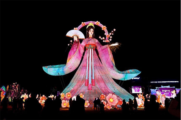 First Lantern Festival of Dong'an Lake International Tourism Resort Lights Up_fororder_图片3