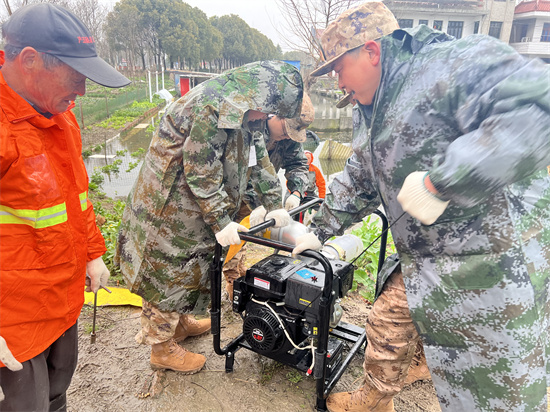 南通崇川：基干民兵冲一线 迷彩力量保一方_fororder_图片2